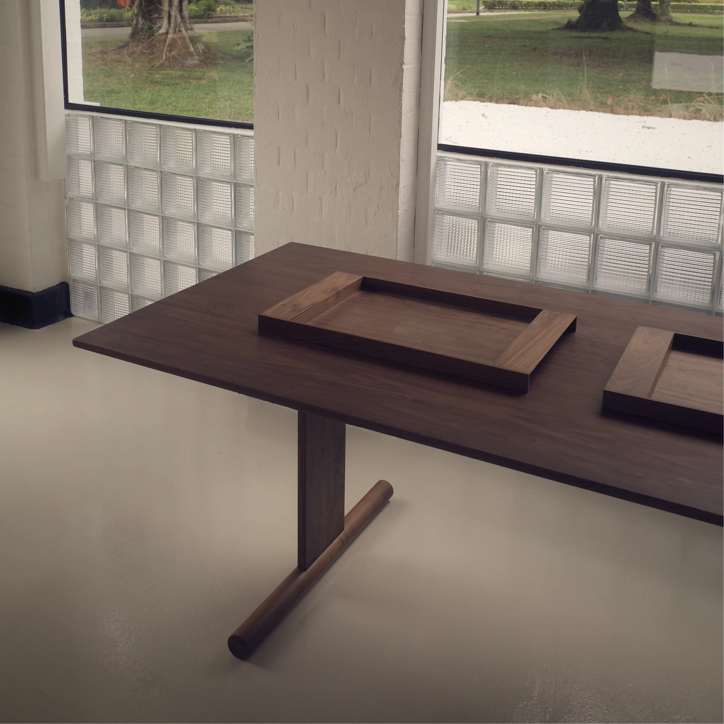 SLOT DINING TABLE